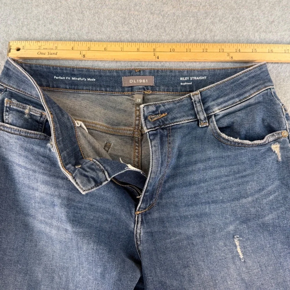 DL1961 Riley Straight Boyfriend Jeans Blue Adams Distressed 12285 Womens Size 28